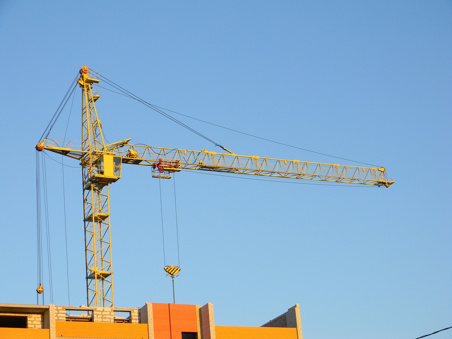 house-building-construction-vehicle-tower-mast-1072331-pxhere.com.jpg