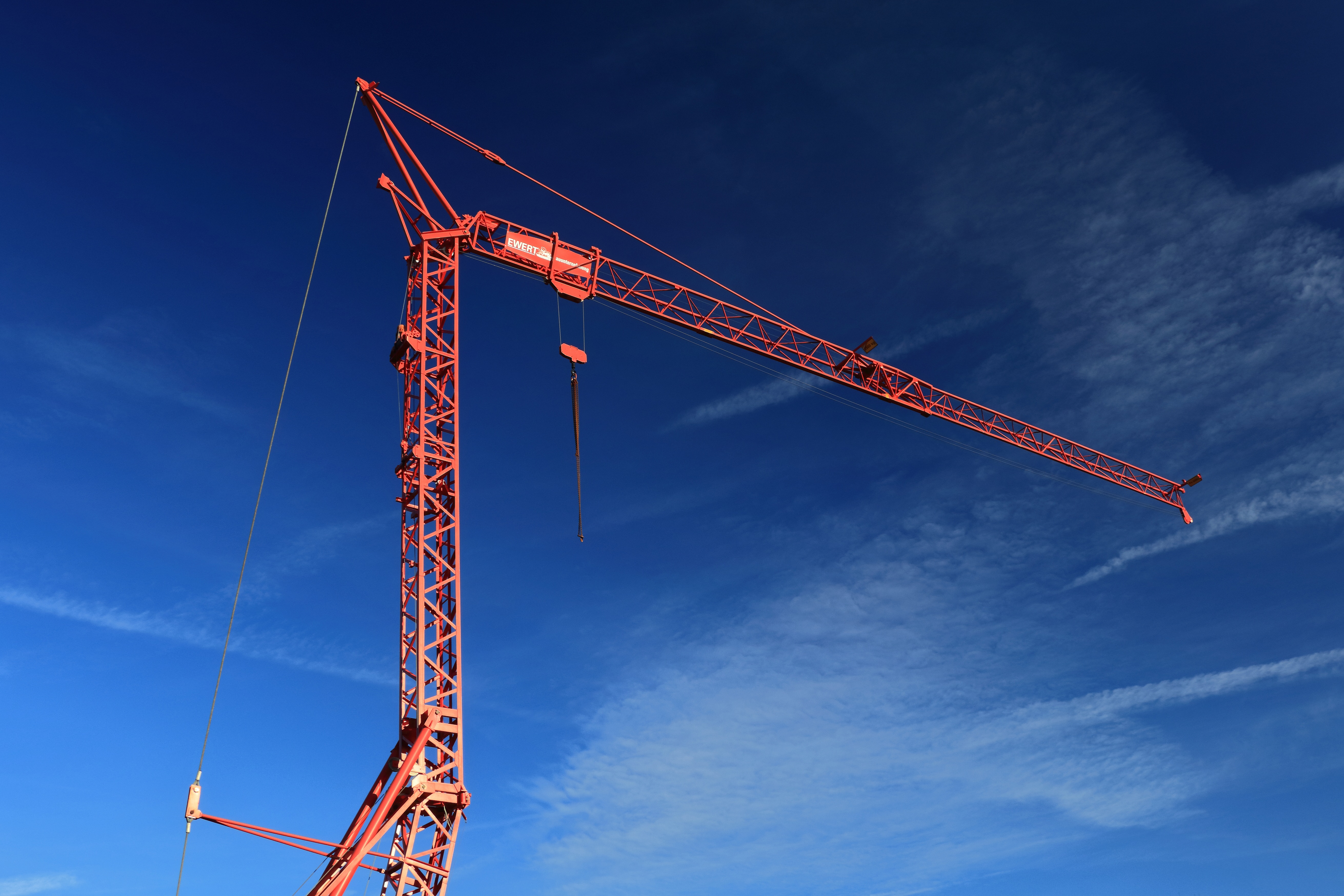 sky-technology-line-red-vehicle-tower-1275410-pxhere.com.jpg
